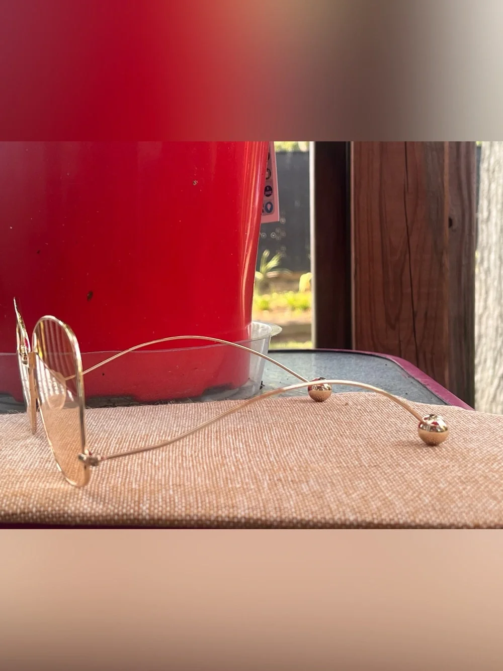 🕶️ Gold Tone Metal Frame Tan/Peach Lens Sunglasses